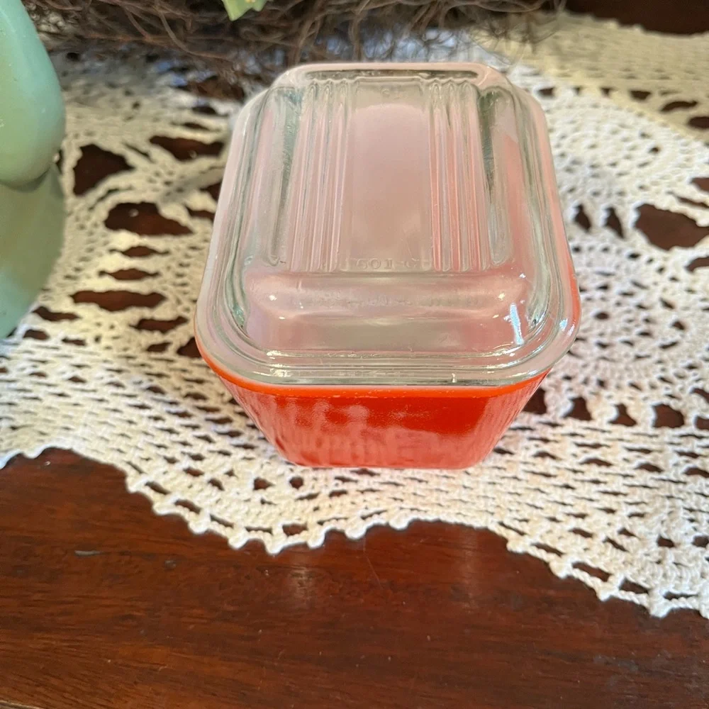 Pyrex Red Glass Container - Picture 4 of 16